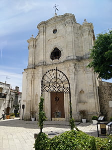 Puglia, Gargano, Monte sant'angelo, kyrkan