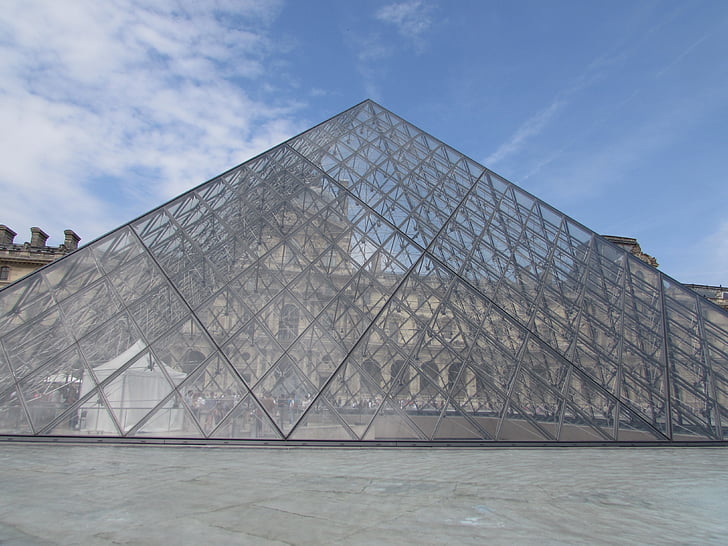 Parijs, Louvre, Museum, glazen piramide die was