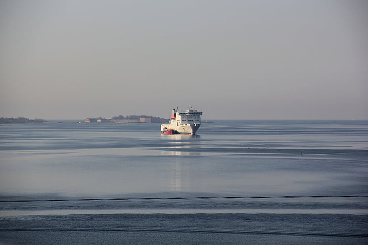 πλοίο, στη θάλασσα, άνοιξη, Βαλτική θάλασσα