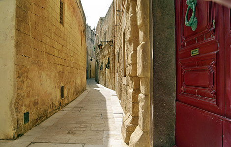 Malta, Lane, Valletta, röda dörren
