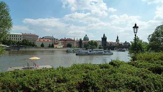 Praha, Moldova, Jembatan Charles