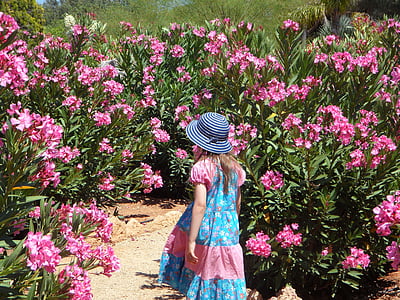 Дівчина, сад, дитина, запустити, Oleander, Середземноморська, плаття