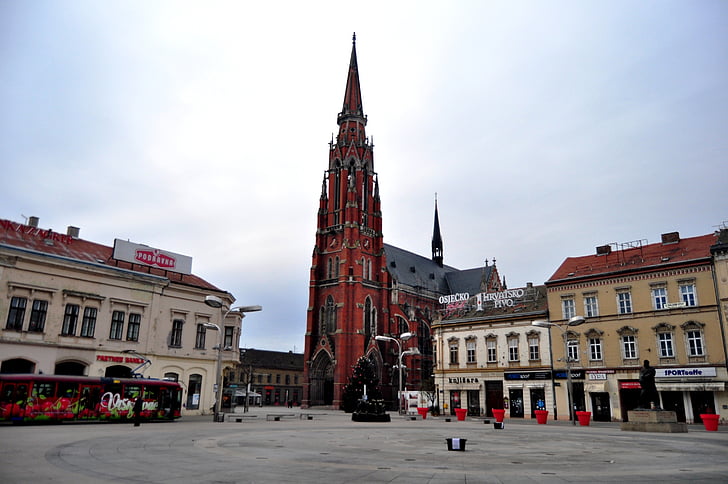 Osijek co-Cathedral, Osijek, novogotický, Chorvatsko, náměstí, Evropa, Architektura