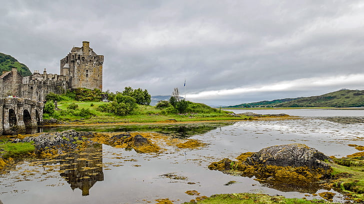 Skotsko, Anglie, vysočiny a ostrovy, Eilean donan castle, hrad, staré, zamračenou oblohou