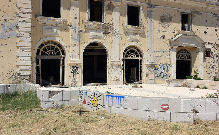 Κροατία, kupari, εγκαταλειφθεί, το ξενοδοχείο, πόλεμος, ζημιά, ερειπωμένο