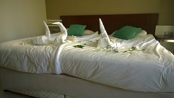 double bed, bed, decorated, holiday, hotel, bed sheet, pillow