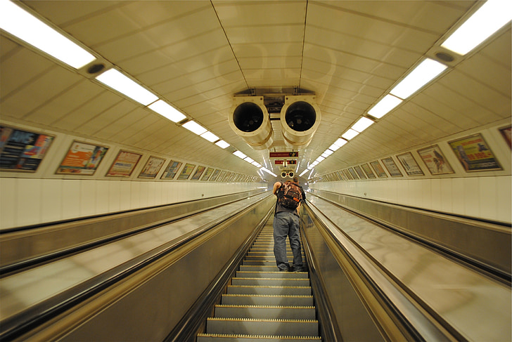 escalator, station de métro, Guy, sac à dos, sac à dos