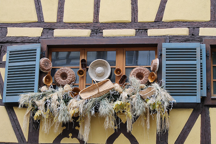 ventana, cajas de flores, ornamento de, Colmar, casco antiguo, truss, Francia