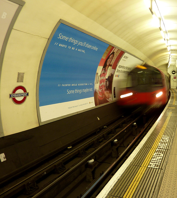 Londres, tube, Métro, Métro, les transports en commun, train, Royaume-Uni