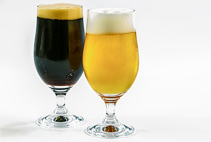 two types of beer, dark, clear, caramel, wheat, a pint, beer