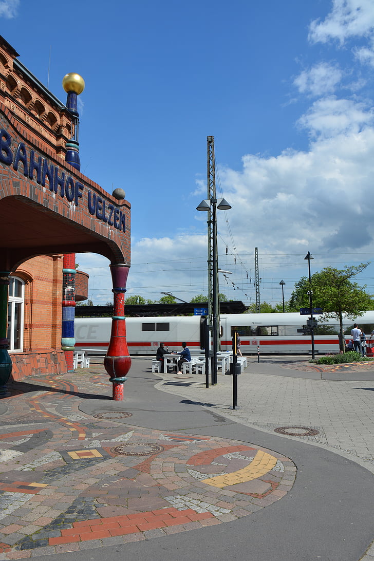 het platform, Duitsland, Treinstation, Uelzen, Hundertwasser