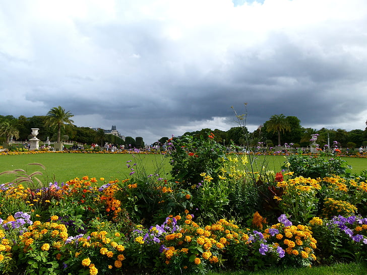 Luksemburg, kwiaty, Park, niebo, chmury, ludzie, Natura