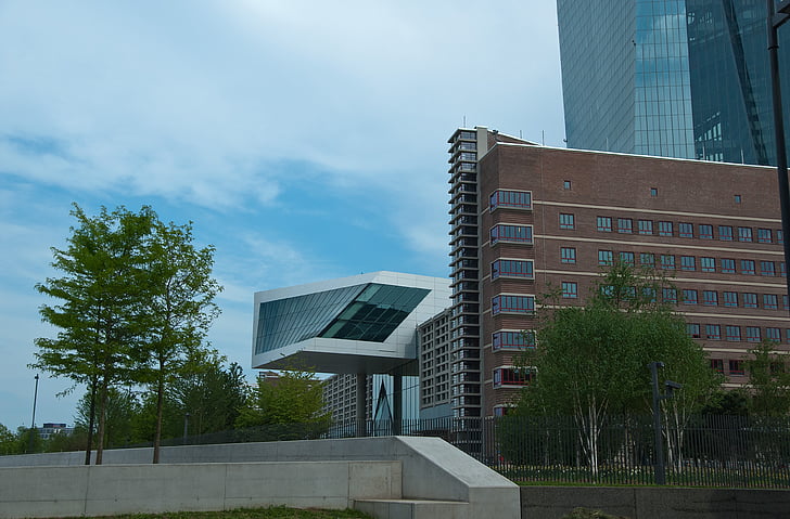 ECB, Eiropas Centrālā banka, Frankfurtē pie Mainas Vācijā, Großmarkthalle, arhitektūra, mūsdienu, ēkas ārpusi