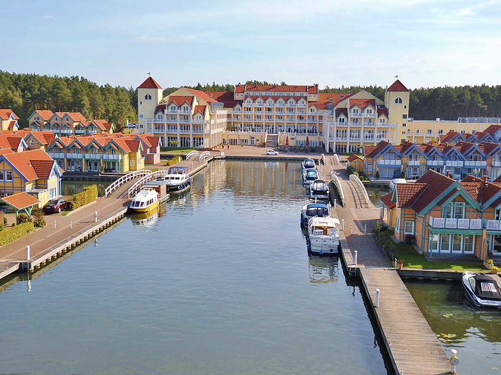 Marina rheinsberg, Harbor hotel, Rheinsberg, investice pavučiny, lodě, dokovací stanice, voda