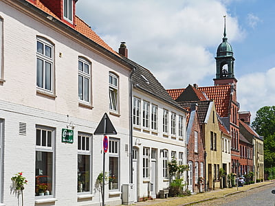 Friedrichstadt, establecimiento holandés, línea de la calle, casas de ladrillo clinker, verklinkert, casas dos aguas, Iglesia