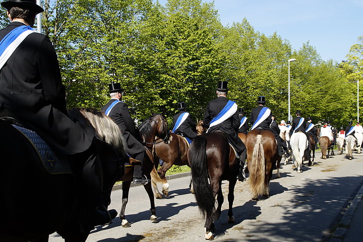 processionen, Equestrian procession, vingård, blod ride, relik, festtåg, högtidligt