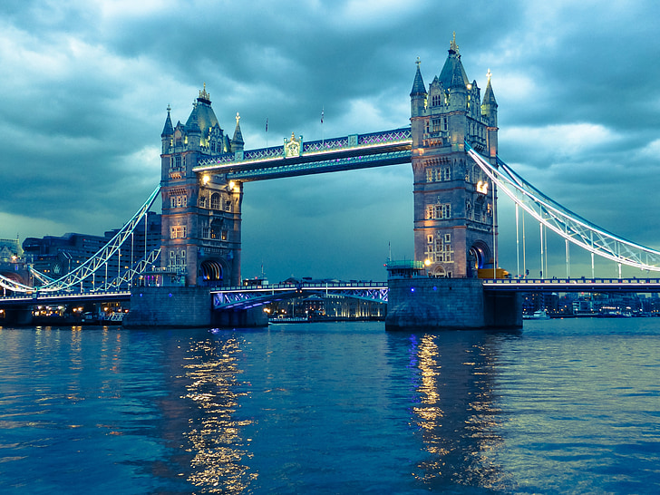 Londyn, Wieża, River thames, atrakcje turystyczne, punkt orientacyjny, Tower bridge, chmury