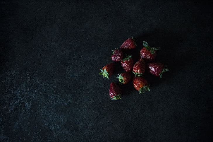 maasikas, must, punane