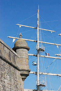 Saint-Malo, volden, båd mast, blå himmel
