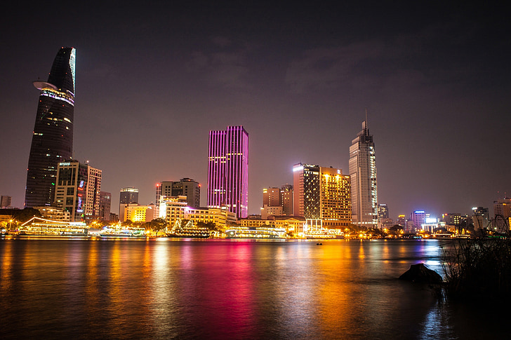 Saigón vietnam, tragaluz de Saigon, por la noche en saigon, ciudad de Asia, noche, horizonte urbano, paisaje urbano