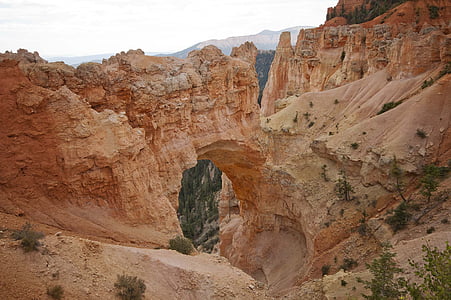 Arch, klippformationer, Bryce canyon nationalpark, västra landskap