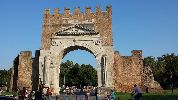 Rimini, arc en août, arc romain