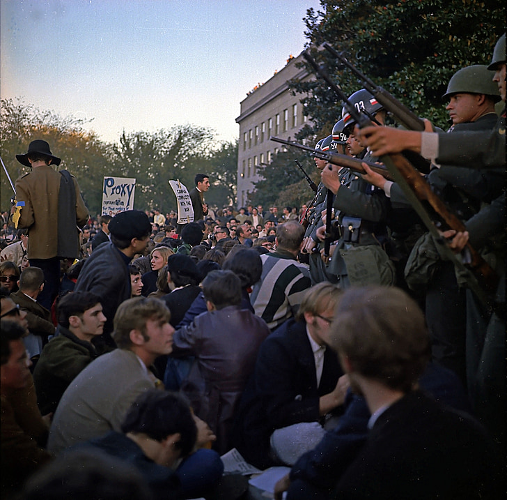 evento, contra a guerra do Vietnã, entrada para o Pentágono, de outubro de 1967, manifestantes, sit-in, polícia militar