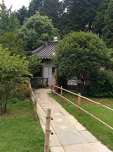 Tongyeong, koreanska templet, trädgård
