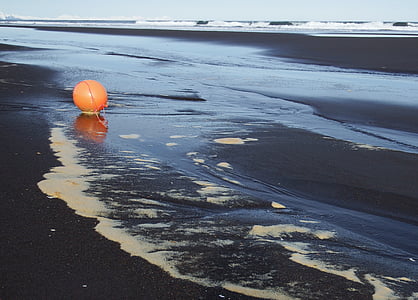 Ozean, Strand, Welle, Schaum, ein Ballon, Orange, Sand