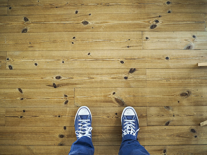 jalad, mulla, laminaat põrandakate, kinga, mehed, puit - materjal, põrandakate