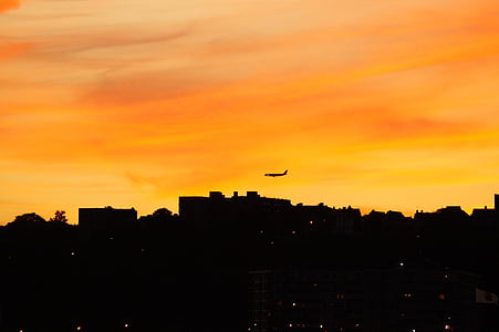 NYC, malam, pesawat, matahari terbenam, siluet, warna oranye, awan - langit