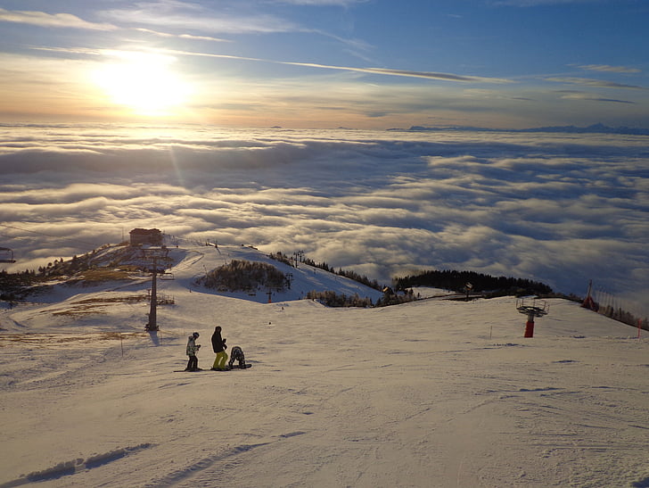 Slovenija, Krvavec, jazda na nartach, mgła, stok narciarski, zachód słońca, chmury