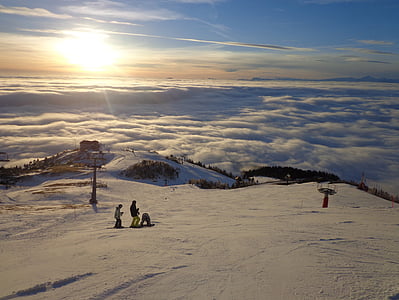 Slovenija, Krvavec, skijanje, magla, skijaške staze, zalazak sunca, oblaci