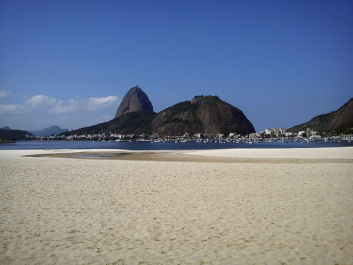 甜面包 pão de açúcar, 博塔福格海滩, 在里约热内卢, 巴西, 海滩