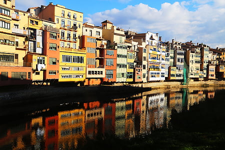 Spanje, Catalonië, Girona, reizen, het platform, buitenkant van het gebouw, stad