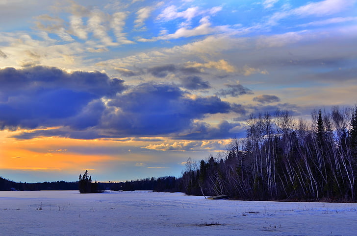 Зимен пейзаж, природата, зимни, замръзнало езеро, цветове, облаците, контраст