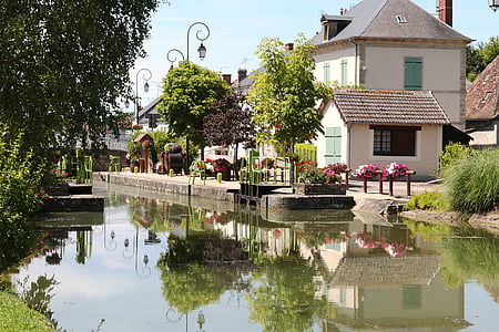 der Canal du nivernais, Haus, Sperre, Schloss Haus, Kanal, Blumen, Wasser