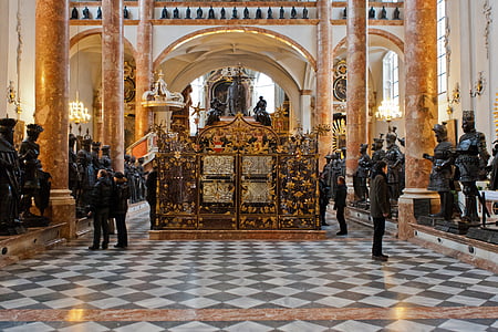Iglesia, Innsbruck, gótico, Renacimiento, 1553, estatuas de bronce, emperador Maximiliano