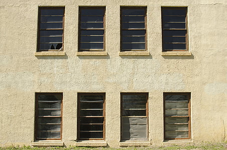 antic edifici, abandonat, finestra, trencament de vidres, múltiples finestres, rústic, vell