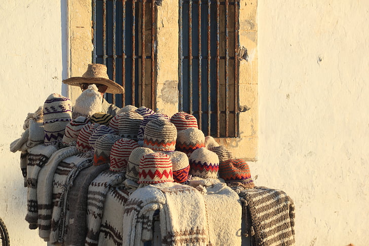 Marokas, Essaouira, gatvė, tiekėjo, drabužiai
