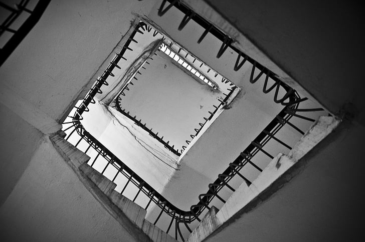 trap, trap, trap, het platform, omhoog, naar boven, zwart-wit