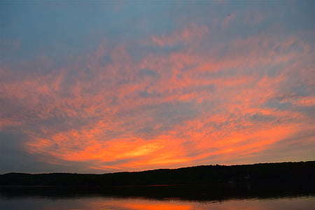 Lake, solnedgang, farger, himmelen, skyer, vann, landskapet