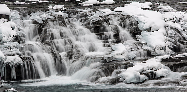 Heilige dansende cascades, waterval, winter, sneeuw, ijs, stroomt, water