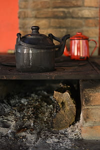 дровяная печь, Дрова, огонь, уголь, чайник, кофе, молоко