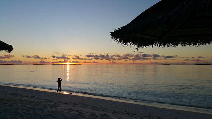 pludmale, Maldīvija, jūra, saulriets, siluets, sieviete