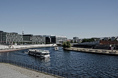 Spreebogen, Berlín, Spree, televizní věž, hlavní město, výlet lodí, řeka