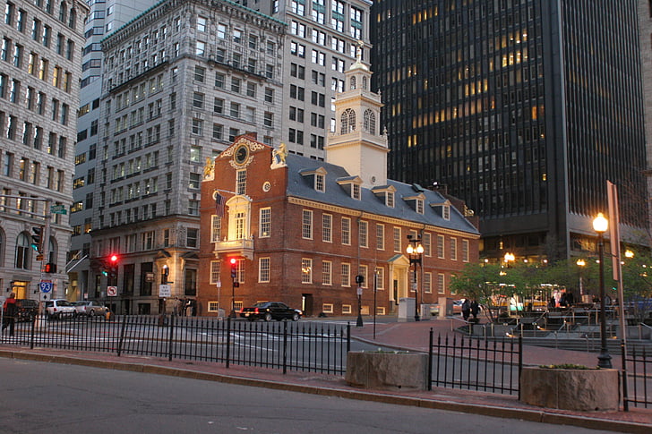 Boston, Old state house, crepuscolo, Massachusetts, Stati Uniti, scena urbana, Via
