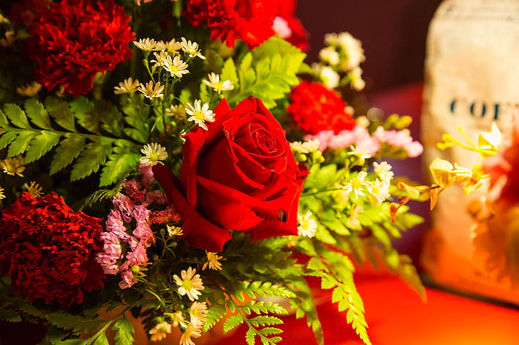 kvetinové aranžmány, ruže, Kytica, červená, Oslava, dekorácie, ruža - kvet