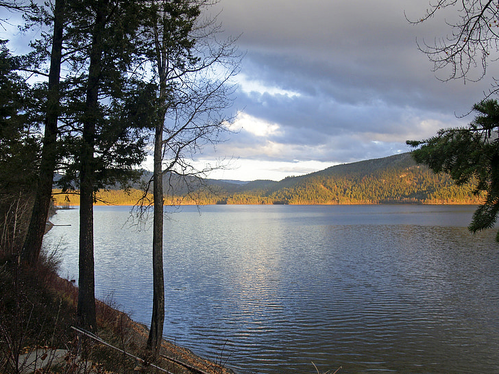 tidigt på morgonen, soluppgång, moln, Canim lake, British columbia, Kanada, vacker natur