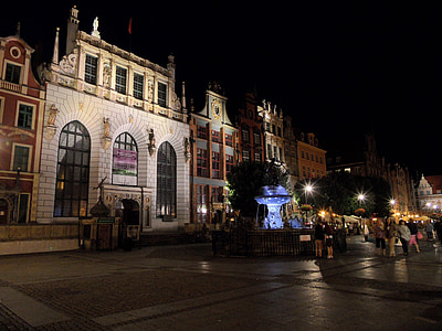 Gdansk, arhitektura, razhudnik, trgu